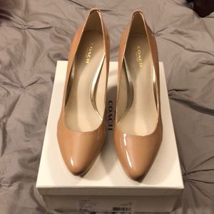 Coach size 9M Light Camel